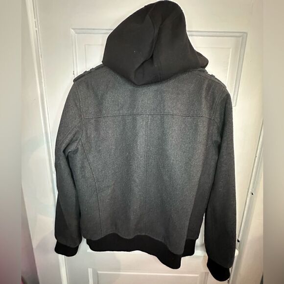 Guess Quilted Bomber w/ Hoodie Inset Size Large - Picture 9 of 10